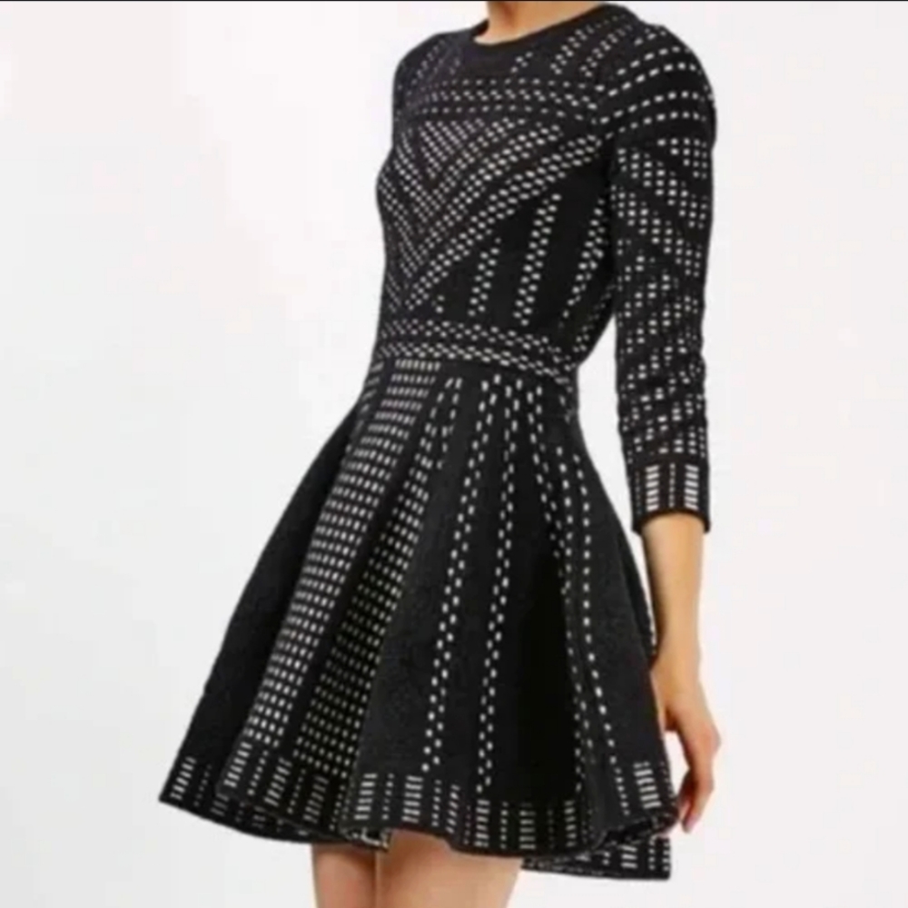 Topshop Size 2 Black and White Heavy Weight Knit Geometric Flare Holiday Dress